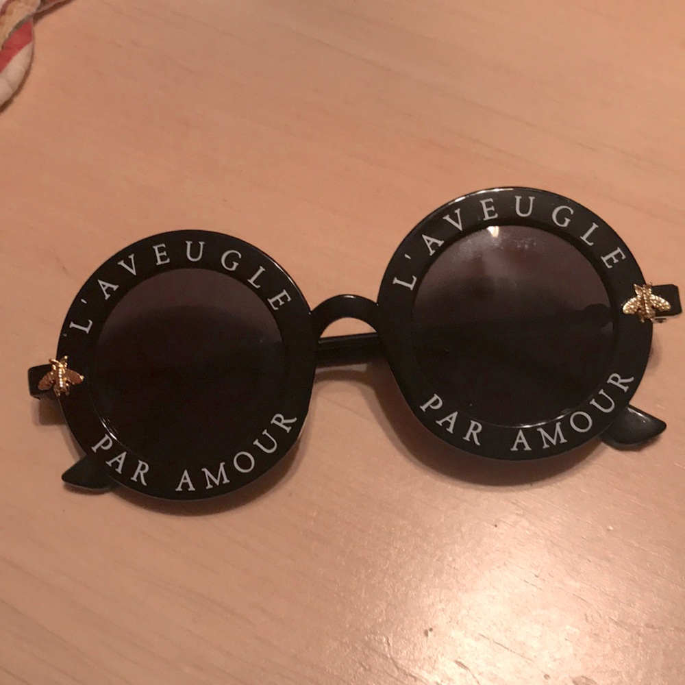 Circle framed sunglasses